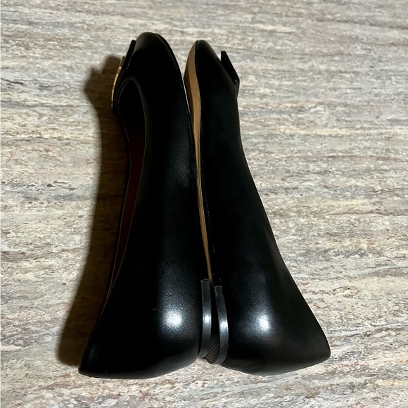 NIB Tory Burch Gigi gold T buckle Reva ballet flat leather shoes with - Picture 9 of 16